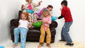 البيجاما بارتي.. جزائريات يقلدن أقدم طقوس بنات الغرب