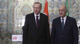 الرئيس تبون يجدّد استعداد الجزائر لإرسال المزيد من المساعدات إلى تركيا