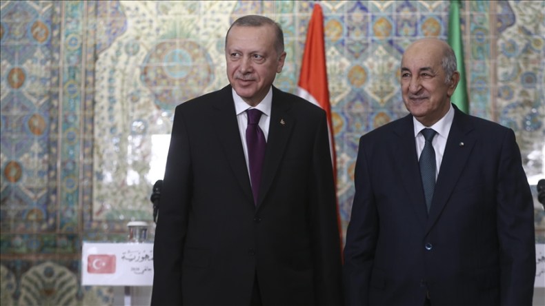 الرئيس تبون يجدّد استعداد الجزائر لإرسال المزيد من المساعدات إلى تركيا