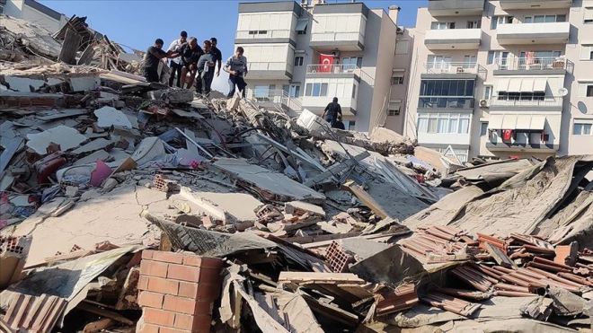 مقاطع متفرقة لمشاهد صادمة خلّفها زلزال تركيا وسوريا