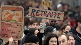 رغم الاحتجاجات.. فرنسا ترفع سنّ التقاعد إلى 64 عاماً