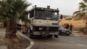 شاحنات جزائرية محملة بالسكر تصل إلى تونس