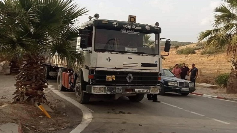 شاحنات جزائرية محملة بالسكر تصل إلى تونس