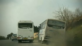 بالصور.. شرطة المدية توقف سائق حافلة متهور