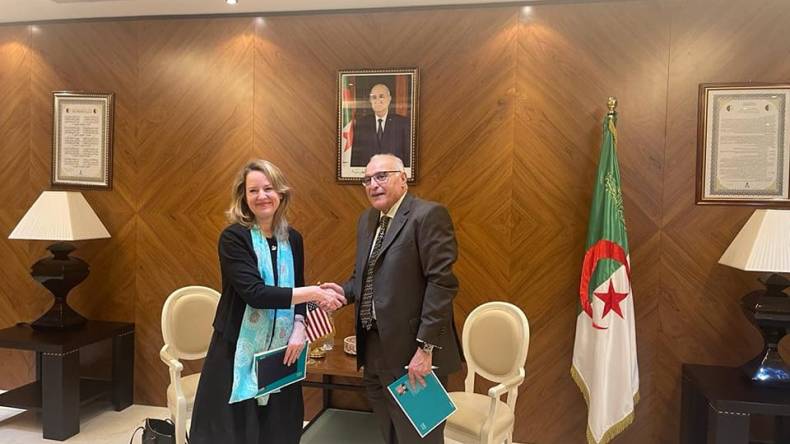 وزير الخارجية أحمد عطاف يستقبل مسؤولة أممية لشؤون الهجرة