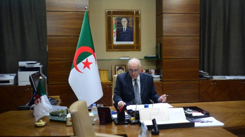 الوزير عطاف يستقبل سفيرين جديدين