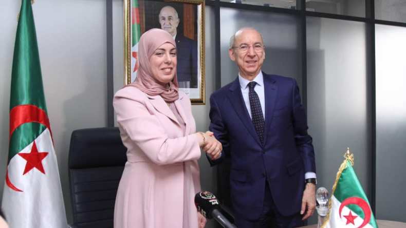 مريم بن مولود تستلم مهامها كوزيرة للرقمنة والإحصائيات.. تعرّف عليها