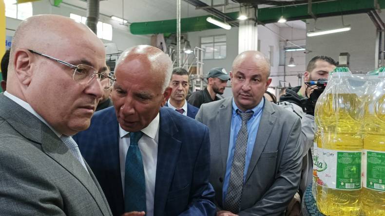 تعليق تعبئة الزيت والسميد في الأحجام الكبيرة.. وزير التجارة الجديد يحسم الجدل