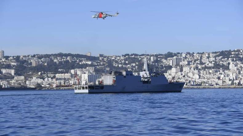 سفينة تابعة للبحرية الهندية ترسو بميناء الجزائر