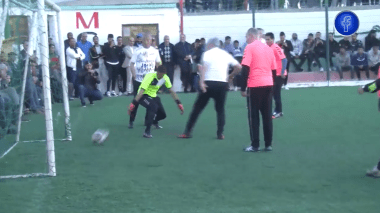 العالم بلقاسم حبة يسجل هدف على طريقة ماجر