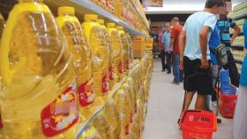 وزير التجارة يرخّص لمنتجي زيت المائدة بالبيع المباشر