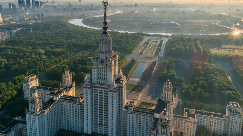 إعفاء استثنائي لتحويل العملة الصعبة لفائدة الطلبة الجزائريين في روسيا