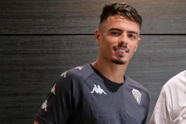 Critiqué pour son soutien à Ilyes Chetti, l’entraîneur d’Angers démissionne