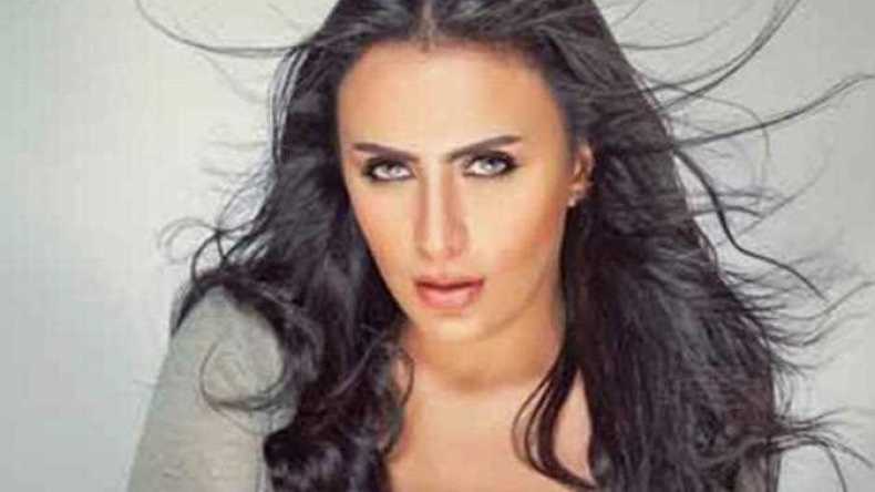 إعلامية مصرية بين الحياة والموت وفنانة تطلب الدعاء لها