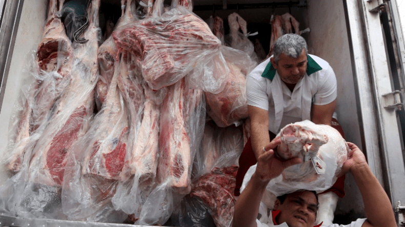 بسبب ظهور جنون البقر.. دول تحظر استيراد اللحوم البرازيلية