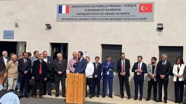 Un député de l’extrême droite inaugure une mosquée, Marine Le Pen réagit