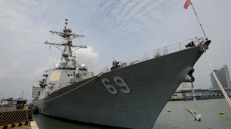 Pékin dit avoir chassé un navire de guerre américain, Washington dément