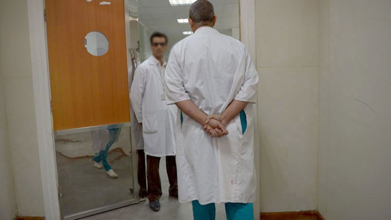 وزارة الصحة تفرض زيا رسميا موحدا على مستخدمي القطاع