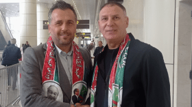 بالصور.. المدرب الجديد للمولودية يحل بالجزائر