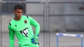 دولي جزائري يُمدّد العقد مع ناديه الفرنسي