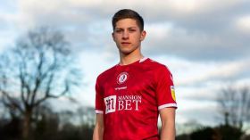 لاعب مُغترب يطرق بيت “الخضر” مرفوقا بِمحرز