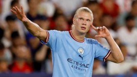 في بريطانيا قيادة السّيارة ومداعبة الهاتف سلوك مُستهجن