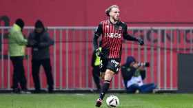 بِالفيديو: جائزة فخرية لـ “براهيمي”