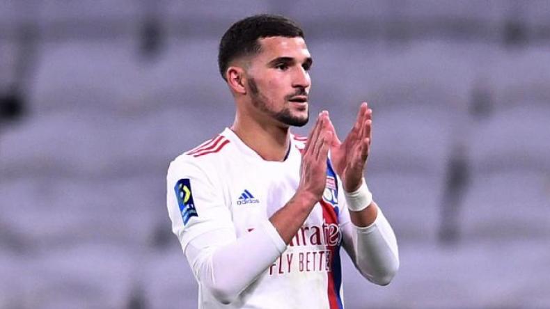 عوّار يردّ بِخصوص انتقاله إلى نادي فرانكفورت