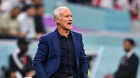 مدرب فرنسا يُقاضي إعلاميا