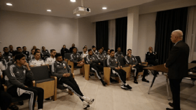 هذا ما قاله زفيزف خلال اجتماعه بلاعبي المنتخب الوطني والطاقم الفني