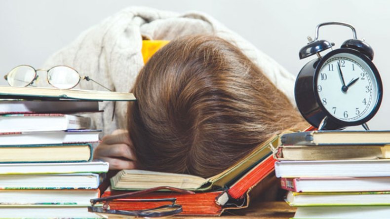 أطفال حياتهم الدراسة..!