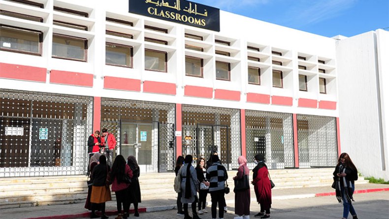 توسيع الانجليزية في الجامعات.. أساتذة يرحبون بحذر