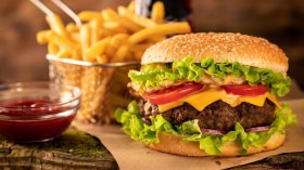 7 أسباب تجعلك تتوقف عن تناول الوجبات السريعة