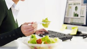 كيف يساعدك الأكل الصحي على زيادة إنتاجيتك؟