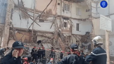 إنقاذ امرأة ورضيع على إثر انهيار بناية من 5 طوابق بولاية وهران