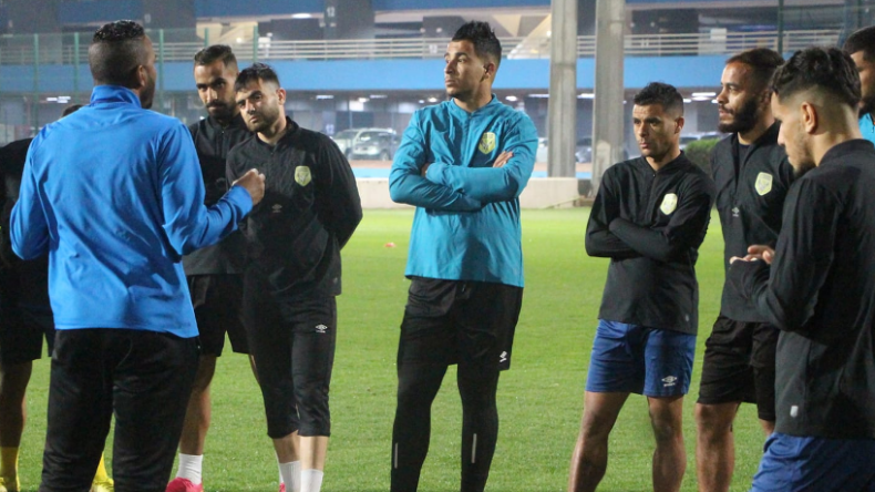 الاتحاد العربي يعيّن طاقم تحكيم مباراة الساورة والكويت الكويتي