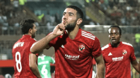 الأهلي يقرر إعادة قندوسي رغم تحفّظ كولر