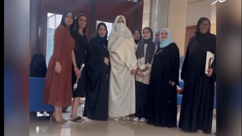 خديجة بن قنّة تعرّف بالحايك الجزائري الأصيل