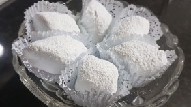 لأول مرة.. حلويات الجزائر التقليدية في طوابع البريد