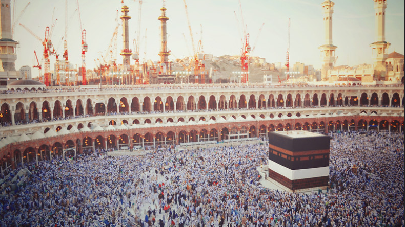 طواف ملايين المعتمرين في أولى أيام رمضان.. هذه حقيقه الفيديو المتداول!