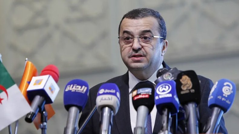 عرقاب: الجزائر ماضية تدريجيّا نحو تحقيق الانتقال الطاقوي