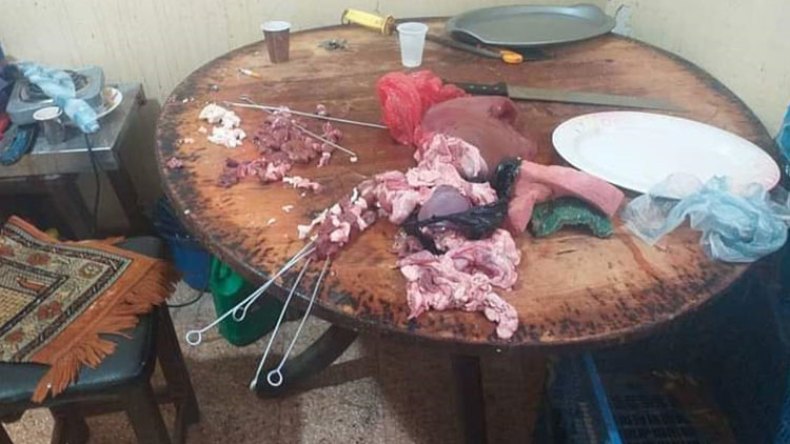 لحوم عفنة ونقانق مجهولة المحتوى في “عاصمة المشاوى”