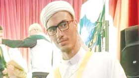 بعد توقع الأطباء وفاته.. صلاح يرفع التحدي مرتلا ومؤذنا