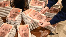 عقوبة غير متوقعة من الملك تشارلز لهاري وميغان بسبب مذكرات الأمير