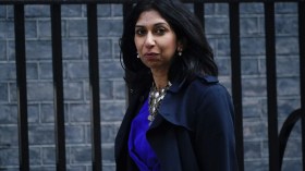 وزيرة الداخلية البريطانية قلقة بسبب تضرر نسخة من القرآن