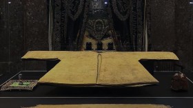 مسجد تركي يعرض “البردة” المنسوبة للنبي في رمضان