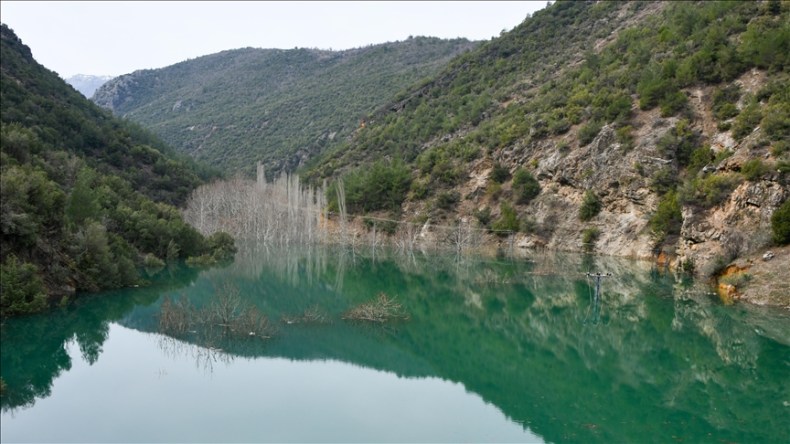 زلزال تركيا يتسبّب في تشكّل بحيرة مائية جديدة (صور)