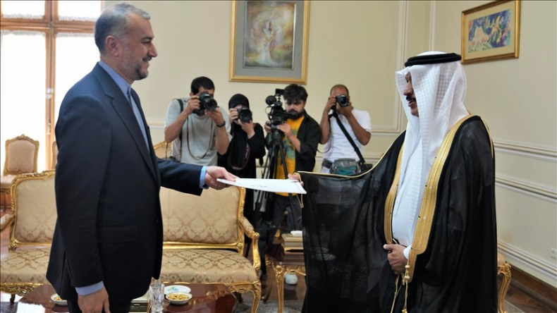 السفير السعودي الجديد لدى إيران يسلّم أوراق اعتماده