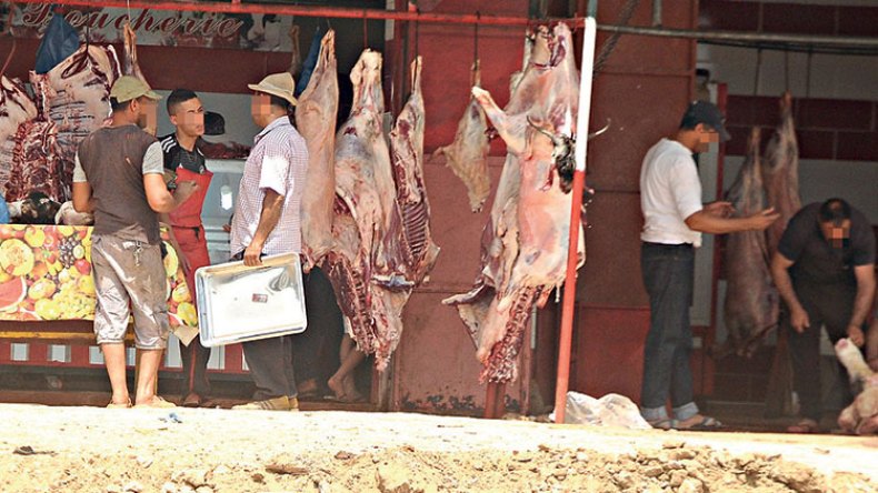 مداهمات بتسخيرات قضائية لإيقاف باعة الذبائح مجهولة المصدر