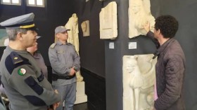 الجمارك: إحباط تهريب قرابة 1000 قطعة أثرية وتاريخية  